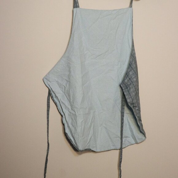 Reversible blue patterned apron, over the head strap and tie waist strings, - Picture 2 of 4